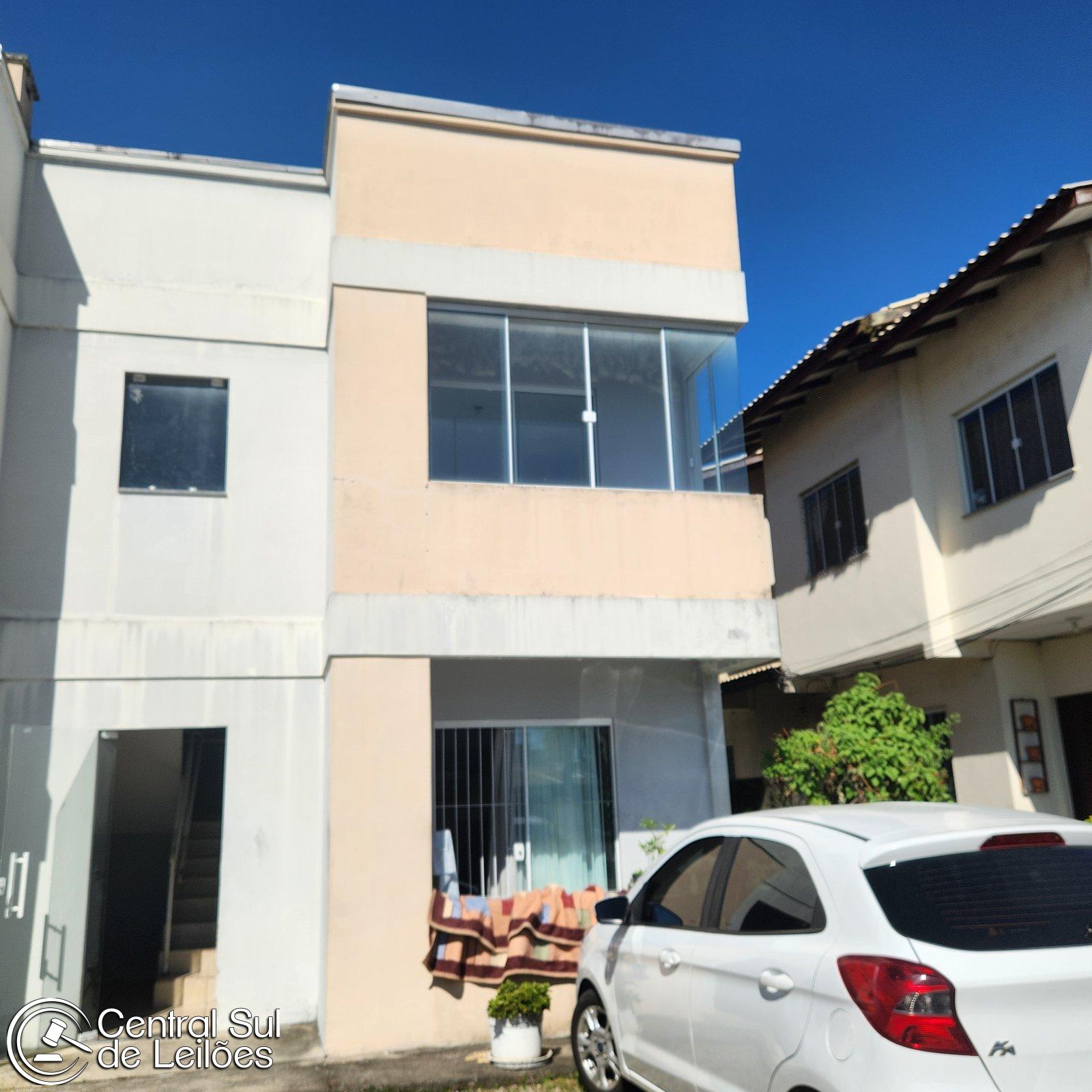 Apartamento com 2 quartos no Barra do Aririú (foto 2 de 4)