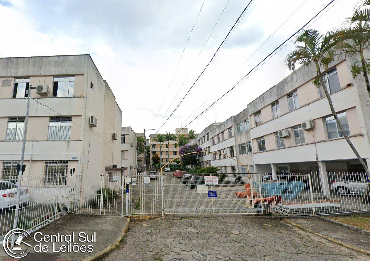 Apartamento com 2 quartos no Barreiros (foto 2 de 4)