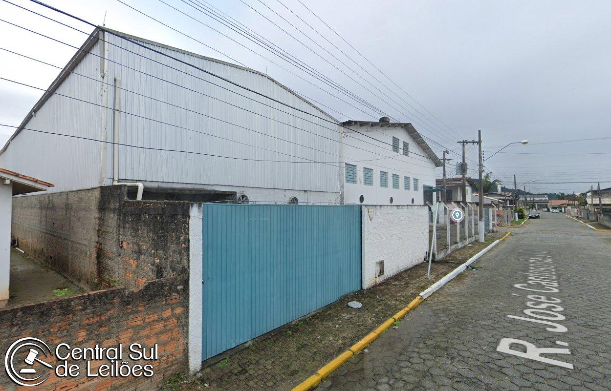 Galpão no Rio Caveiras (foto 2 de 5)